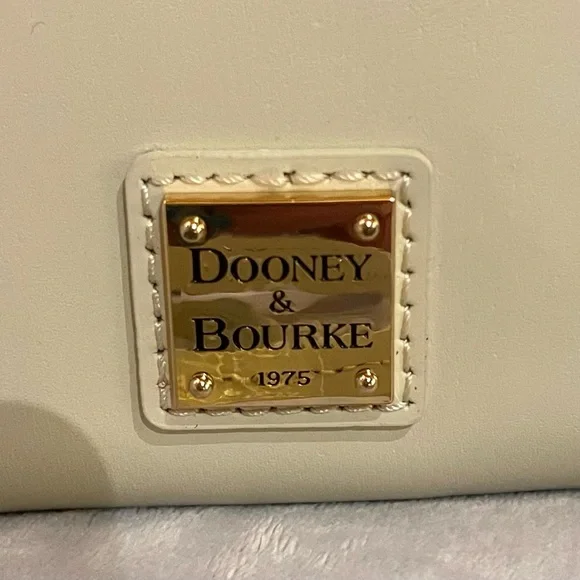 Dooney & Bourke NWT Cream Triple Zip Crossbody